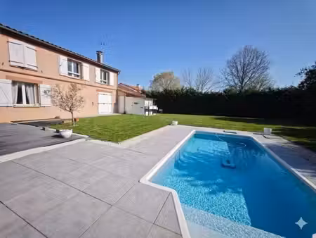 ? plaisance : 178 m² à rénover ! 5 chambres  garage xxl  piscine & cheminée — vos c