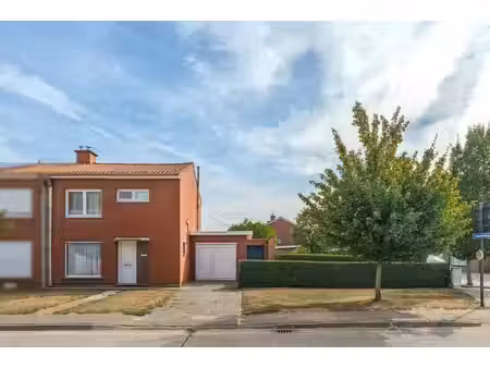 halfopen woning op een perceel van 687m²