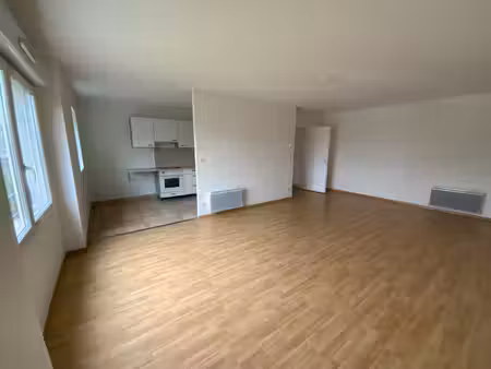 appartement t3 de 70 m2 en centre-ville avec cave et parking