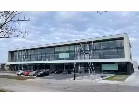 bureau au rez-de-chaussée à louer le long de la n47 à zele.