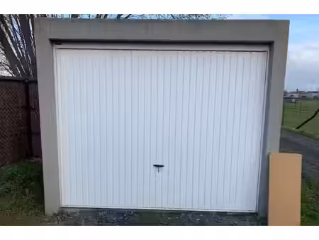 recente garagebox te huur in het centrum van heule