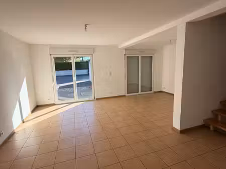 à louer maison 5 pièces avec jardin  cave et garage à blot