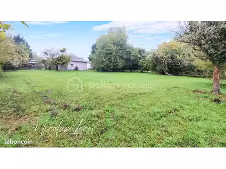 terrain 2 210 m² foecy