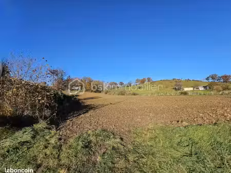 terrain 4 560 m² moriat