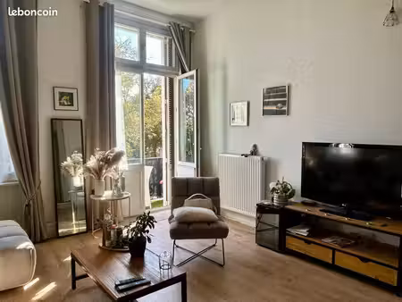 colmar centre – charmant t2 meublé de 50 m² avec balcon sur le parc