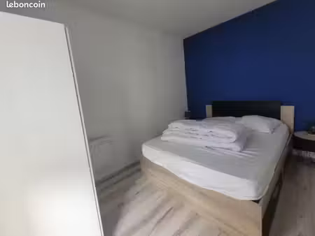 appartement meublé avec une chambre