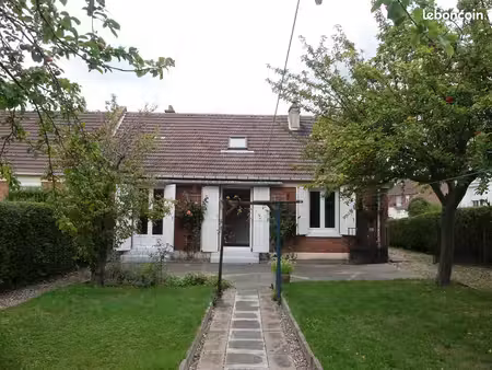jolie maison de ville avec jardin et garage