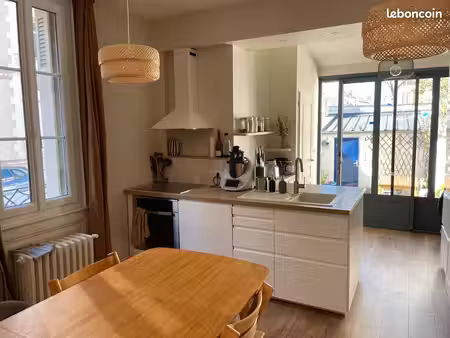 maison t5 meublée pleine de charme  avec garage  place réservée et cour ensoleillée