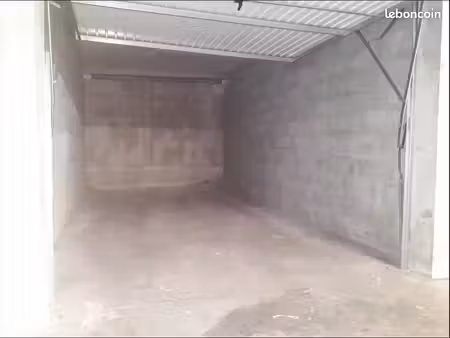 location garage 14 m2 fermé/ sécurisé à nantes