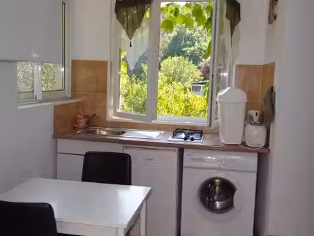 studio /jardin /loue a l'annee a biot