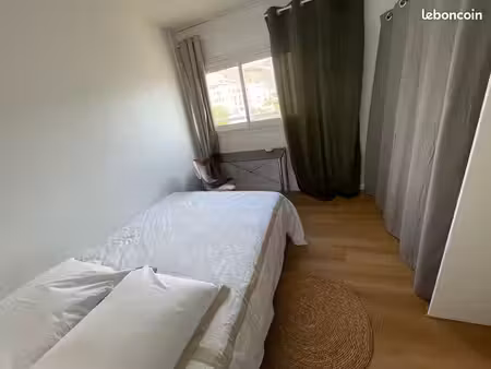 chambre dans appartement lumineux