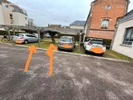 place de stationnement à 900 m de la gare