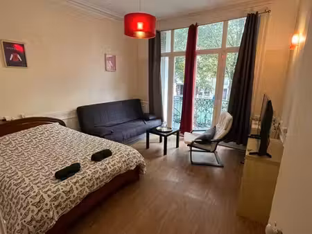 t1 meublée place d’erlon avec balcon pour 635 euros