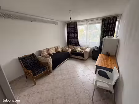 location studio 24m2 / aix / les facultés