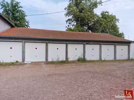 parking/box 1 pièce 12 m²