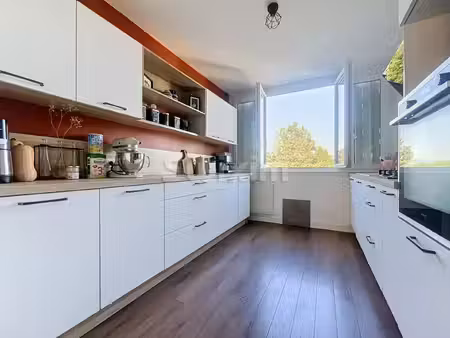 appartement t4 + terrasse - centre belleville-en-beaujolais