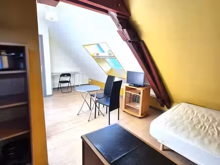 studio meublé mansardé – centre rignac – 260 cc