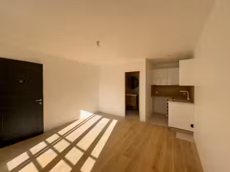 saint-ouen – studio neuf à 5 min du métro  idéal investisseur ou premier achat