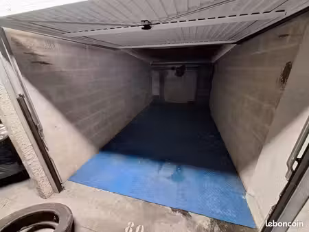 box fermé en sous-sol  sécurisé