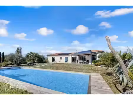 maison contemporaine de prestige de 154 m² avec piscine et vue panoramique sur le lauragai