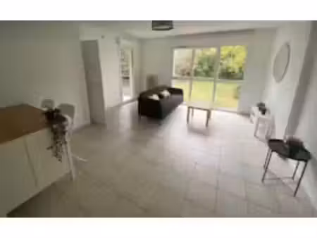 a louer t2 meublé de 47 m2 avec balcon et place de parking