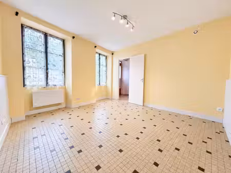 à louer – studio non meublé de 23 m²