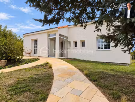 exclusivité – chavagnes-en-paillers – maison ayant bénéficié d’une rénovation énergétique 