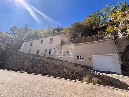 maison familiale avec terrasse panoramique et jardinet