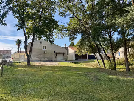 maison r+1 t4 avec garage  cour et parcelles non attenantes