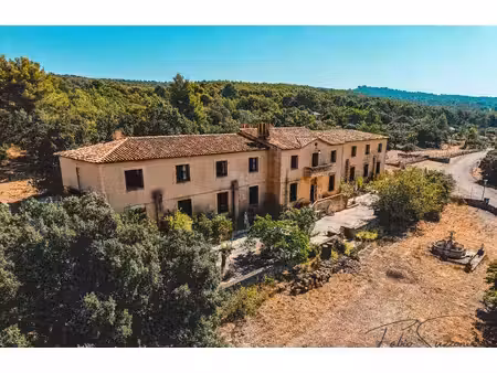 1 7 ha d'un seul tenant près du circuit paul ricard : + de 30 chambres  piscine  maison et