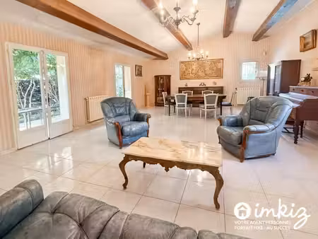 spacieuse villa familiale avec piscine et garage