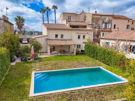 la colle-sur-loup -- maison rénovée avec piscine au coeur du v