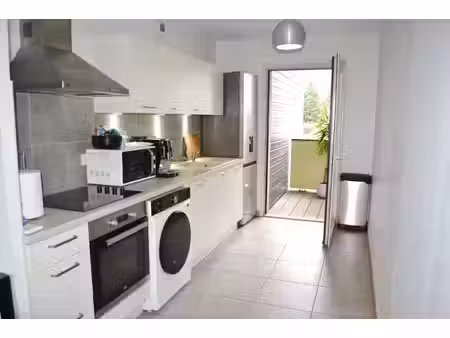 meylan – élégant t3 lumineux avec deux balcons et parking