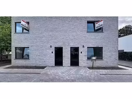 app. rez-de-chaussée à louer à deurle pour € 1.850 avec 3 chambres à coucher
