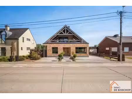 prachtige dubbele woonst / koppelwoning met 6 slaapkamers...