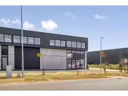 à vendre : entrepôt de 198 m² avec mezzanine