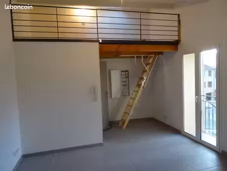 studio rénové avec mezzanine