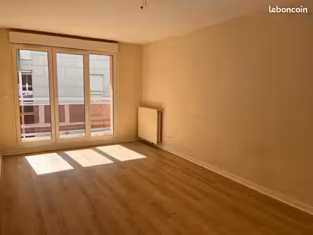 t2 49m² avec grand balcon -cuisine aménagée - chartres centre