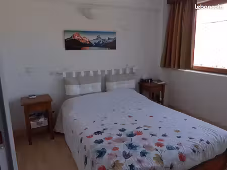appartement t2 meublé à guzet neige avec 1 place parking dans garage fermé  accès direct a