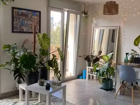 studio meublé avec pkg et balcon
