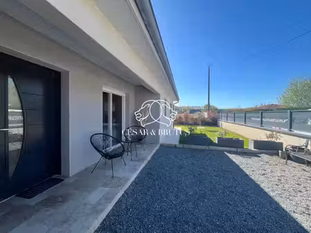 maison récente de 2017 avec 140 m2 et 3 chambres plus bureau à