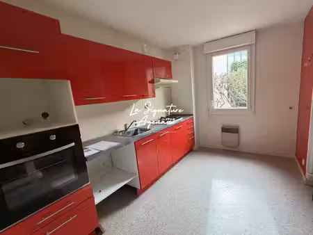 appartement t2 en rez de chaussée avec terrasse et jardin