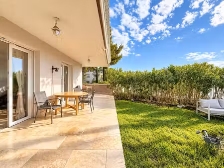 exclusivité – sanary-sur-mer – appartement t3 en rez-de-jardin à 10 minutes à pied du port