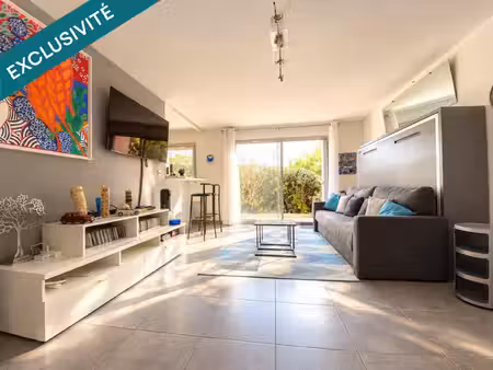la rochelle – a 50 mètres de la mer – très beau studio avec terrasse sans aucun vis a vis 