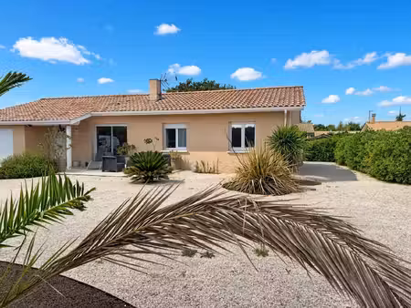 maison contemporaine à deux pas du centre et du lac