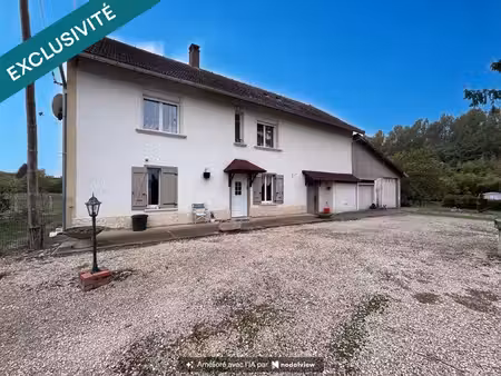 maison familiale sur grand terrain proche centre village