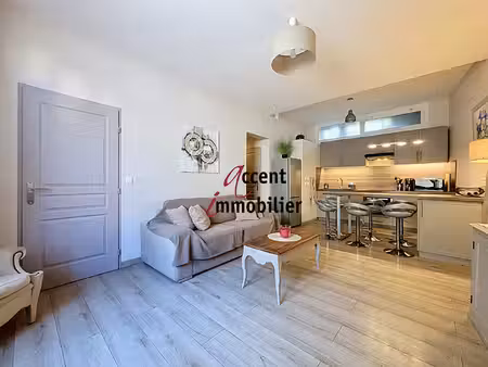 coup de coeur assuré pour ce magnifique t2 bis de 53 m² entièrement rénové et vendu meublé
