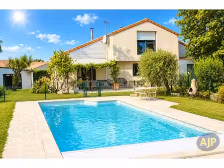 la séguinière ? grande maison familiale avec suite parentale et piscine chauffée à 5 min d