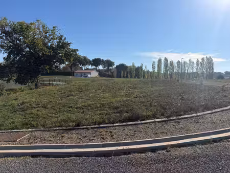 belle parcelle d’angle viabilisée de 400 m²