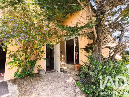 vente garage 696 m²